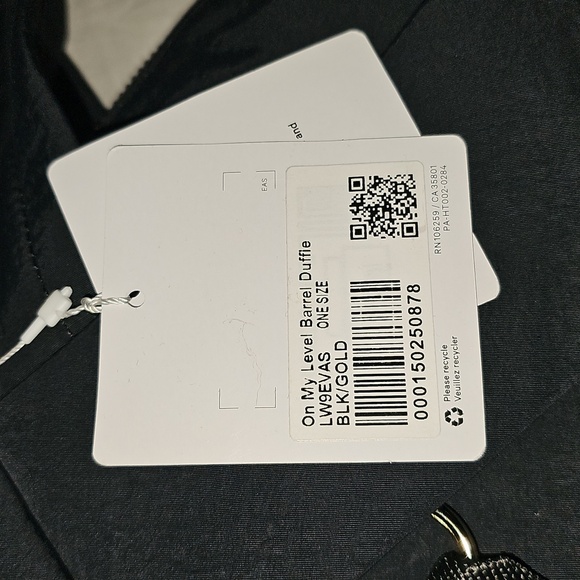 Lululemon On My Level Barrel Duffle!! BLK/GOLD! Nwts, Beautiful Bag!! - Picture 6 of 13